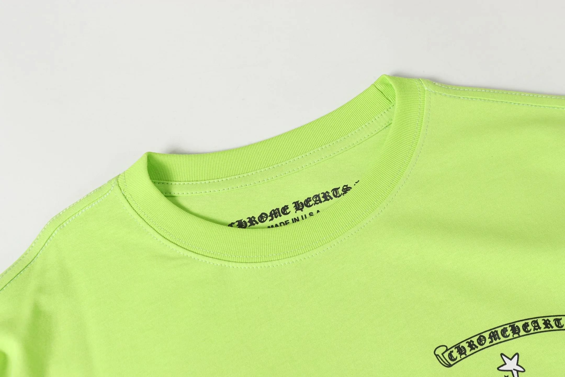 P160 Cross-border model, please do not place an order if you are looking for quality - Chrome Hearts/Chrome Hearts Sanskrit graffiti printed popular long-sleeved T-shirt - High weight, high density and high quality. The wool is soft, delicate and skin-friendly. Soft and silky to the touch. It has excellent warmth and skin-friendly properties. - Custom-woven and custom-dyed, no color difference, no matter the fabric or workmanship details. Overwhelms the ordinary version on the market -Colour: fluorescent green -Size: S M L XL